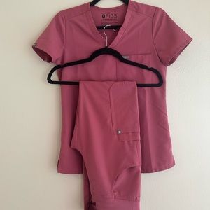 Figs Scrub Set Catarina Top (XXS) & Kade Bottom (XXS) Rose Quartz